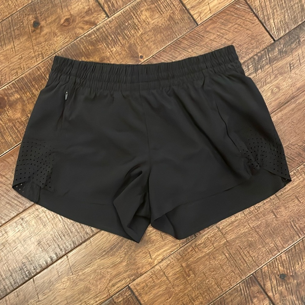 Athleta Hustle short 3” inseam